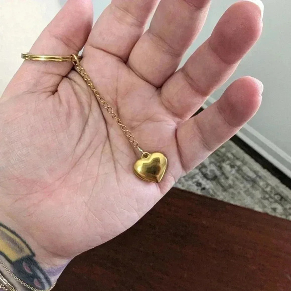 2/$10 Ellie Vail 18k Gold Plated Heart Keyring - Picture 2 of 4